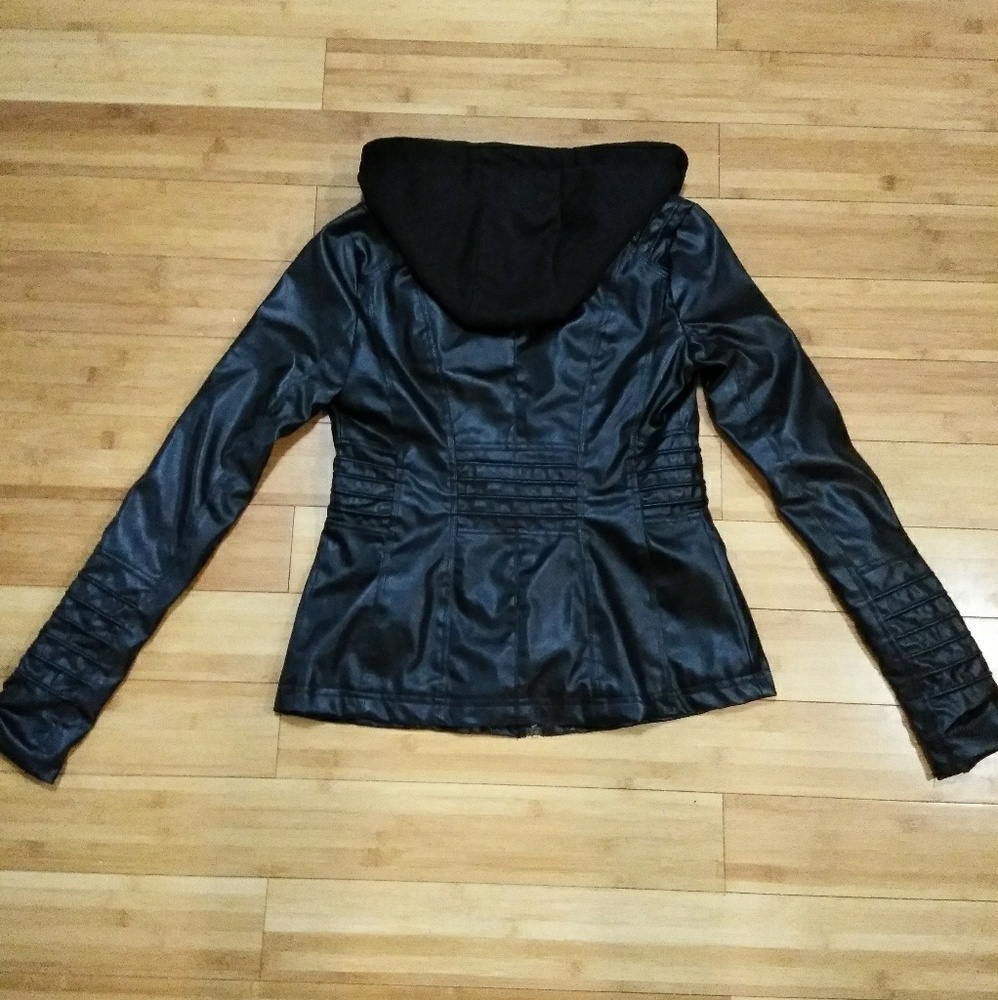 Leather jacket - Picture 2 of 5
